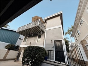 Building Photo - 104 S Francisca Ave