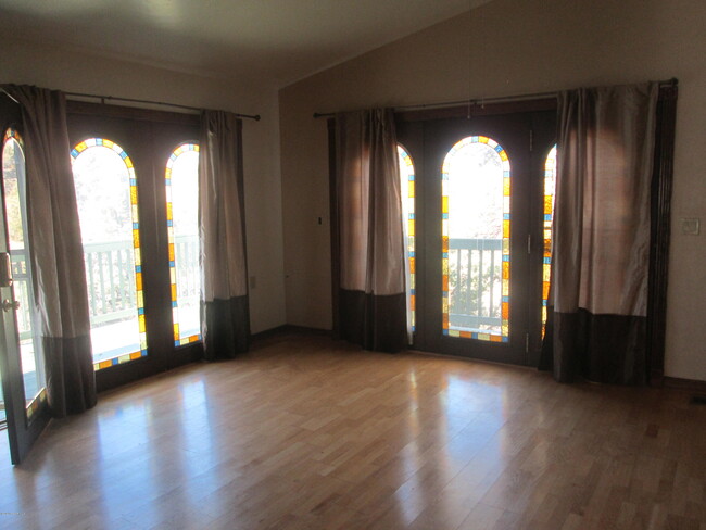 Building Photo - 1111 N Quail Ridge Dr