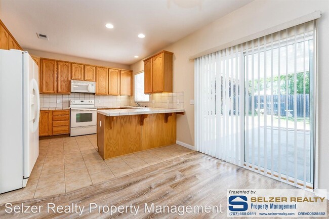 Building Photo - 3 br, 2 bath House - 3180 Van Housen Dr.