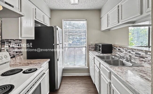 Foto del edificio - 3729 Thistlemont Dr