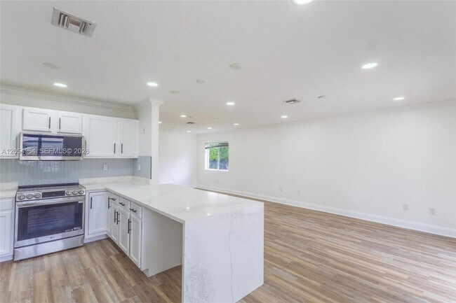 Building Photo - 30 NW 159th St