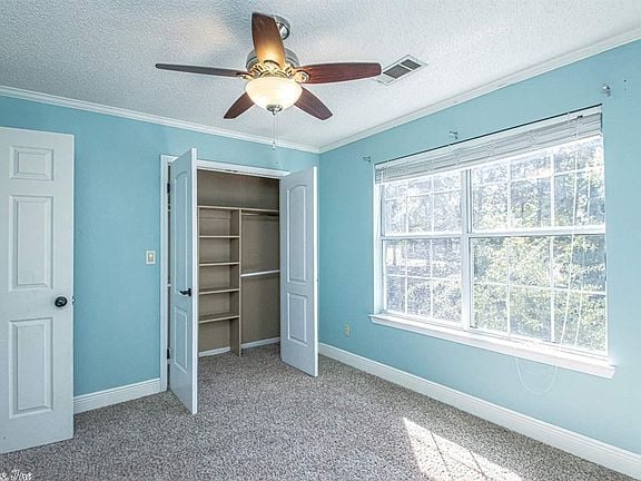 Foto del edificio - 2402 Shaker Ridge