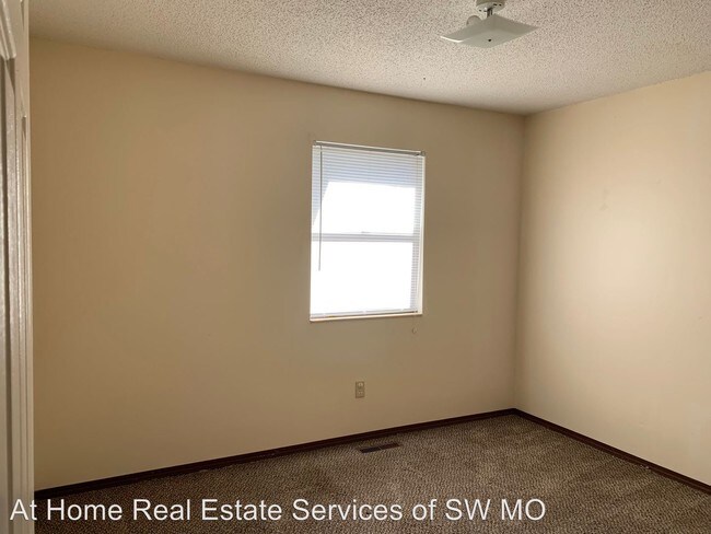 Foto del edificio - 929-931 W Edgewood St