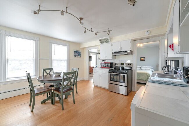 Building Photo - 396 Preble St