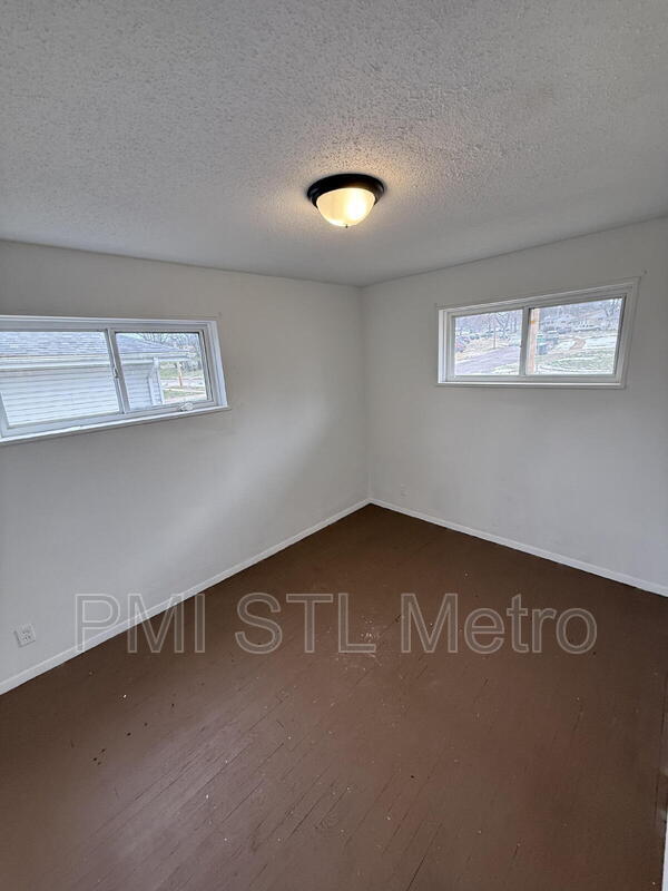 Building Photo - 5633 Parchester Dr