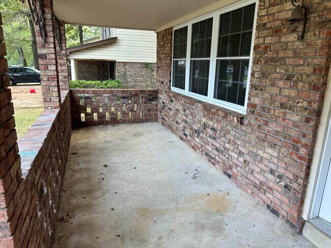 Building Photo - 10318 Independence Ln