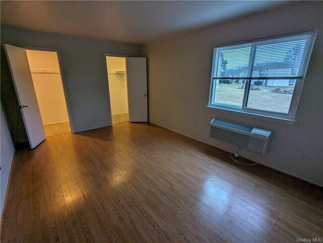 Building Photo - 19 Vandidoort Dr