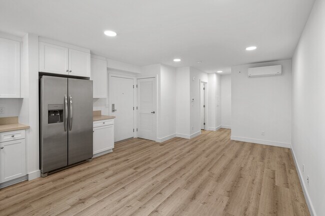 Foto del edificio - Kingsley Diplomat Apartments