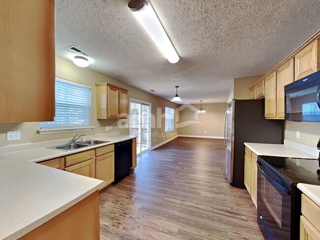 Building Photo - 156 Sundance Way