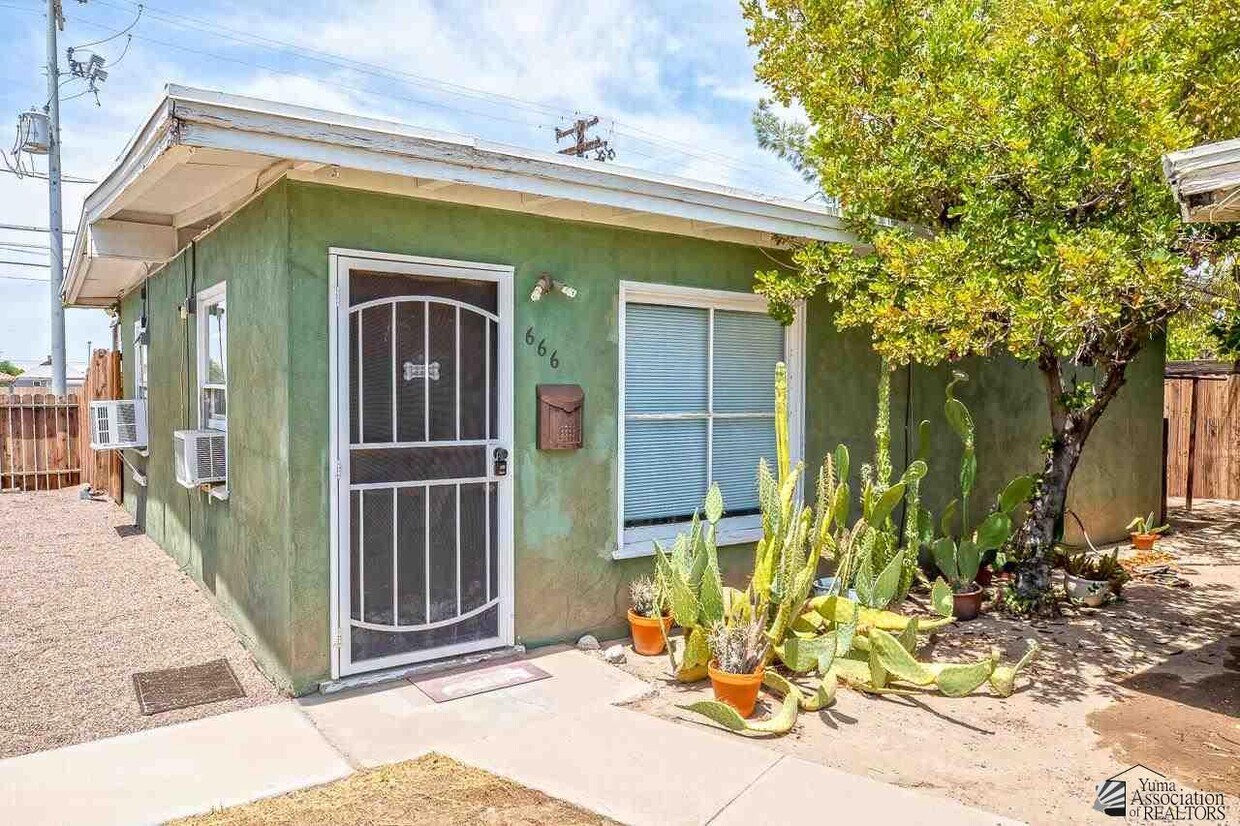 Primary Photo - 666 S Orange Ave