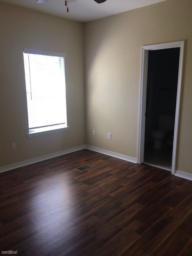 Foto del edificio - 1323 Foxwood Pl