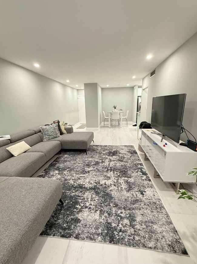 Building Photo - 2191 NE 68th St