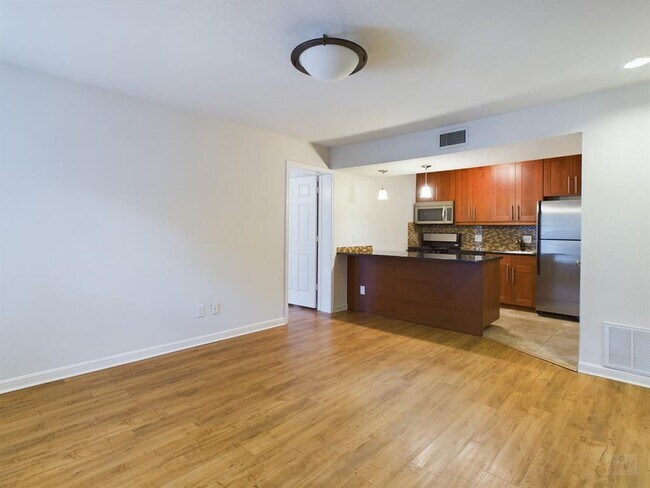 Building Photo - 7685 Northcross Dr