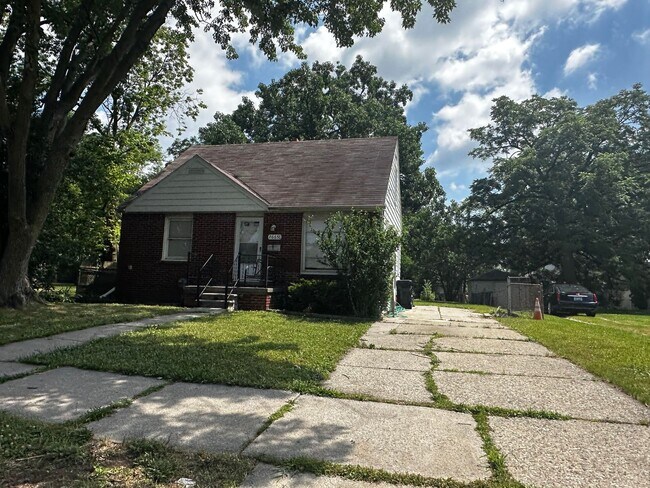 Building Photo - 3  Bedroom Home In Roseville