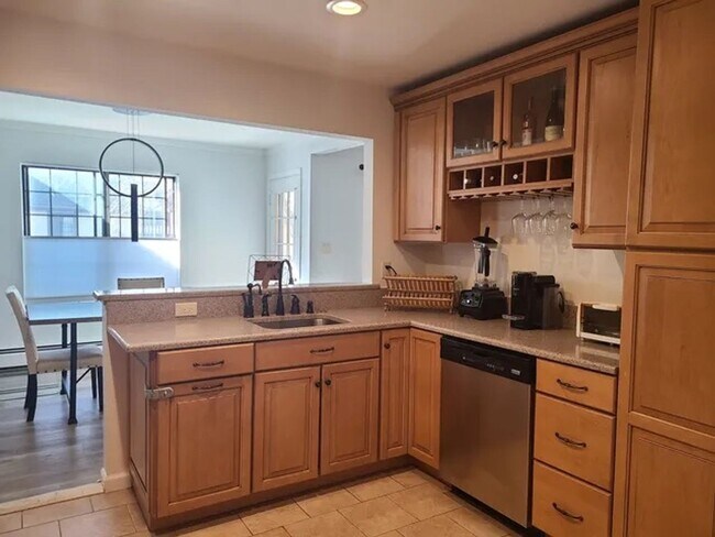 Building Photo - 1 Bed 1 Bath Available in Chatham