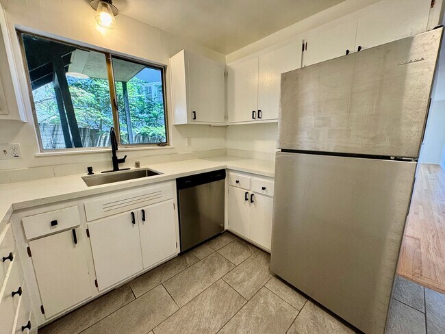 Foto del edificio - Natural Light Flooded 2 Bedroom Apartment ...
