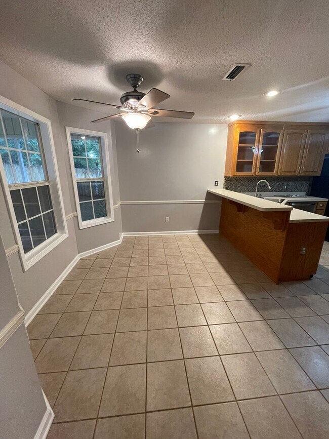 Foto del edificio - Available April!