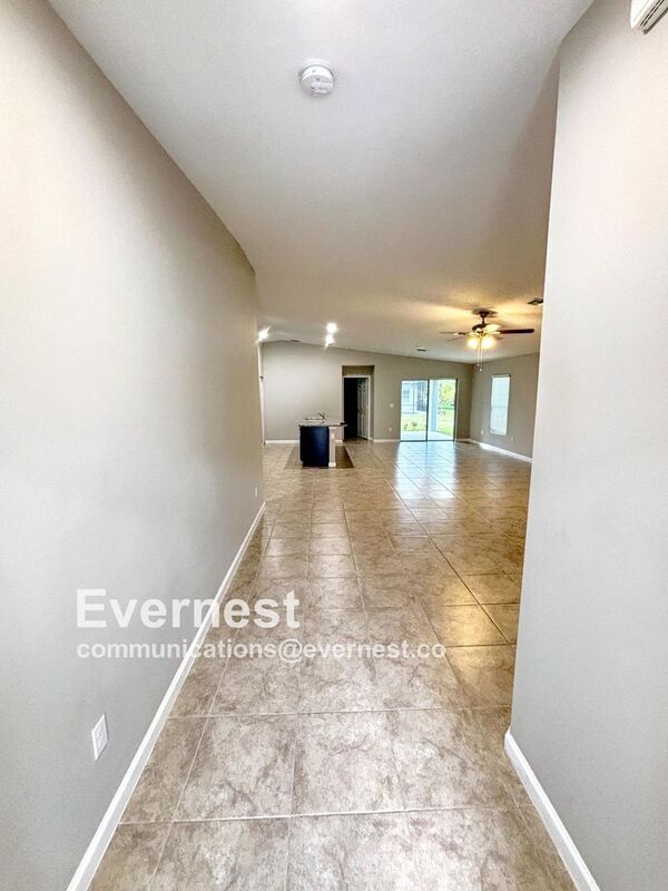 Building Photo - 1011 San Matio St