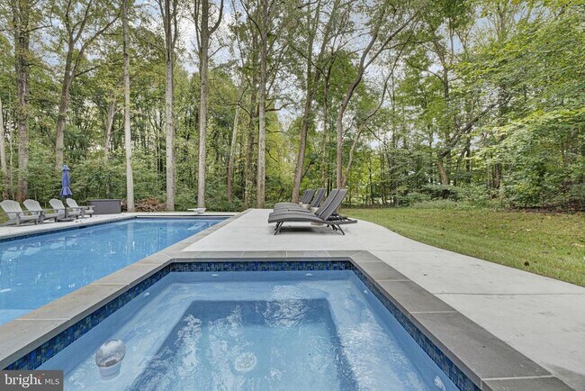 Building Photo - 1085 Pemberton Ln
