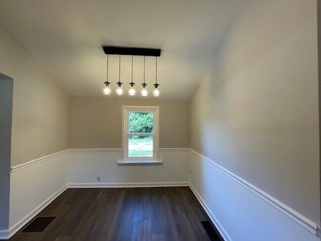 Foto del edificio - CHARMING UPDATED 1940'S COTTAGE IN HISTORIC COLONIAL VILLAGE IN S. KNOXVILLE!!!!!