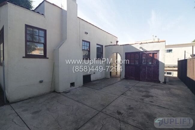 Foto del edificio - 2 Bed 1 Bath Home Near The Beach