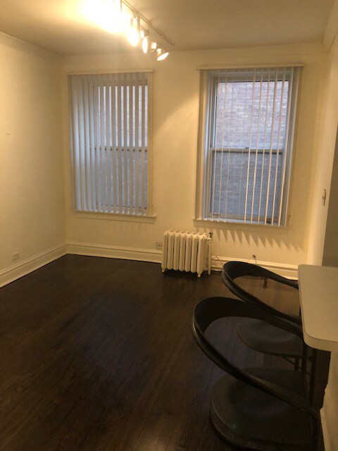 Dining Room-Spacious - 1337 W Lunt Ave