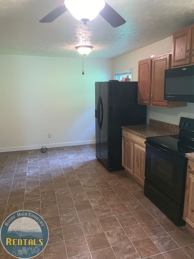 Foto del edificio - 2/1 in Sugar Grove; Quiet Area! Just Minutes to Boone! Available Now!