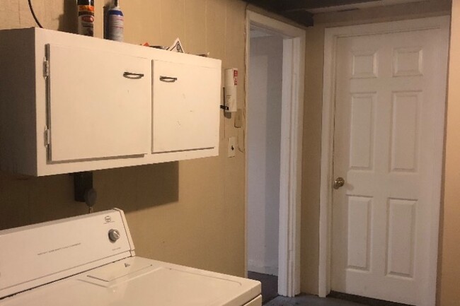 Laundry room - 515 Crawford St