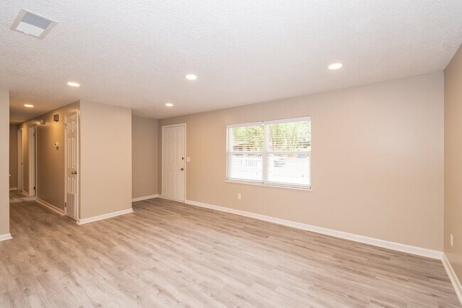 Foto del edificio - 4219 Pointe Haven Dr S