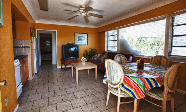 Living Room - 2901 N Ocean Dr