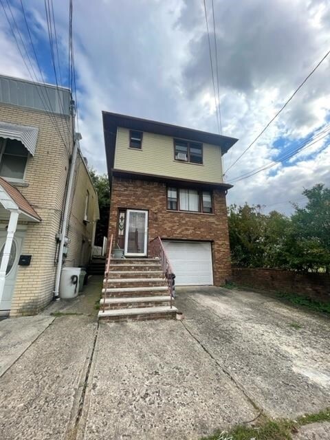 Building Photo - 92 Malcolm Ave