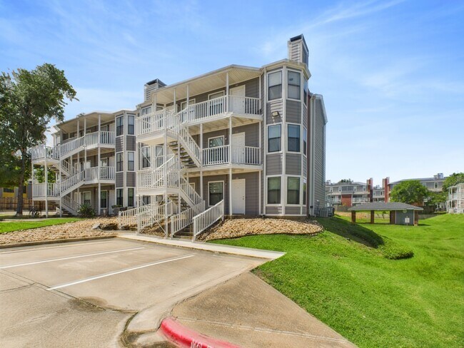 Foto del edificio - 4441 Old College Rd