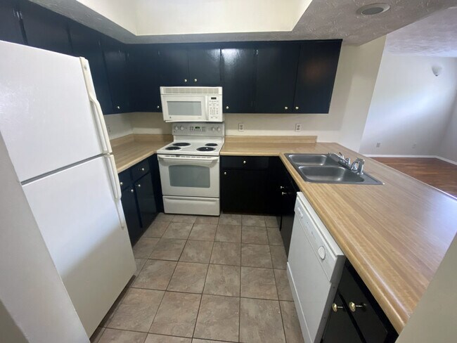 Foto del edificio - 562 Woodland Ave