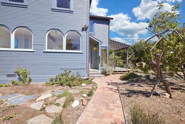 Foto del edificio - 166 Cedar Rd