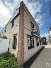 Building Photo - 1806 Deer Park Ave