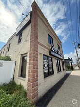 Building Photo - 1806 Deer Park Ave