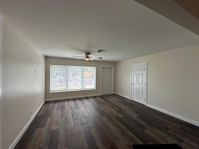 Building Photo - 505 47th St