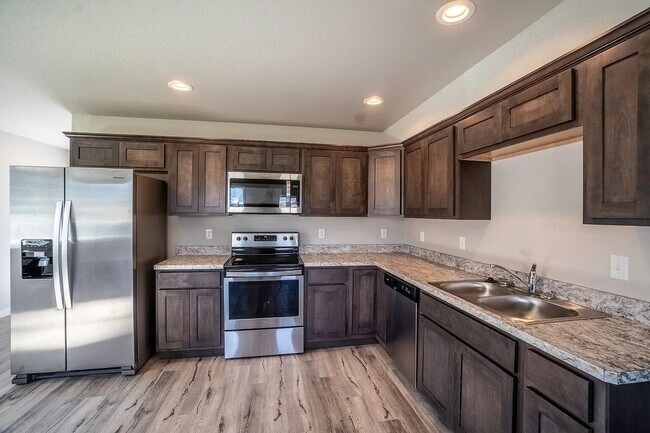 Building Photo - 3 bedroom, 2 bath Townhome in Belgrade