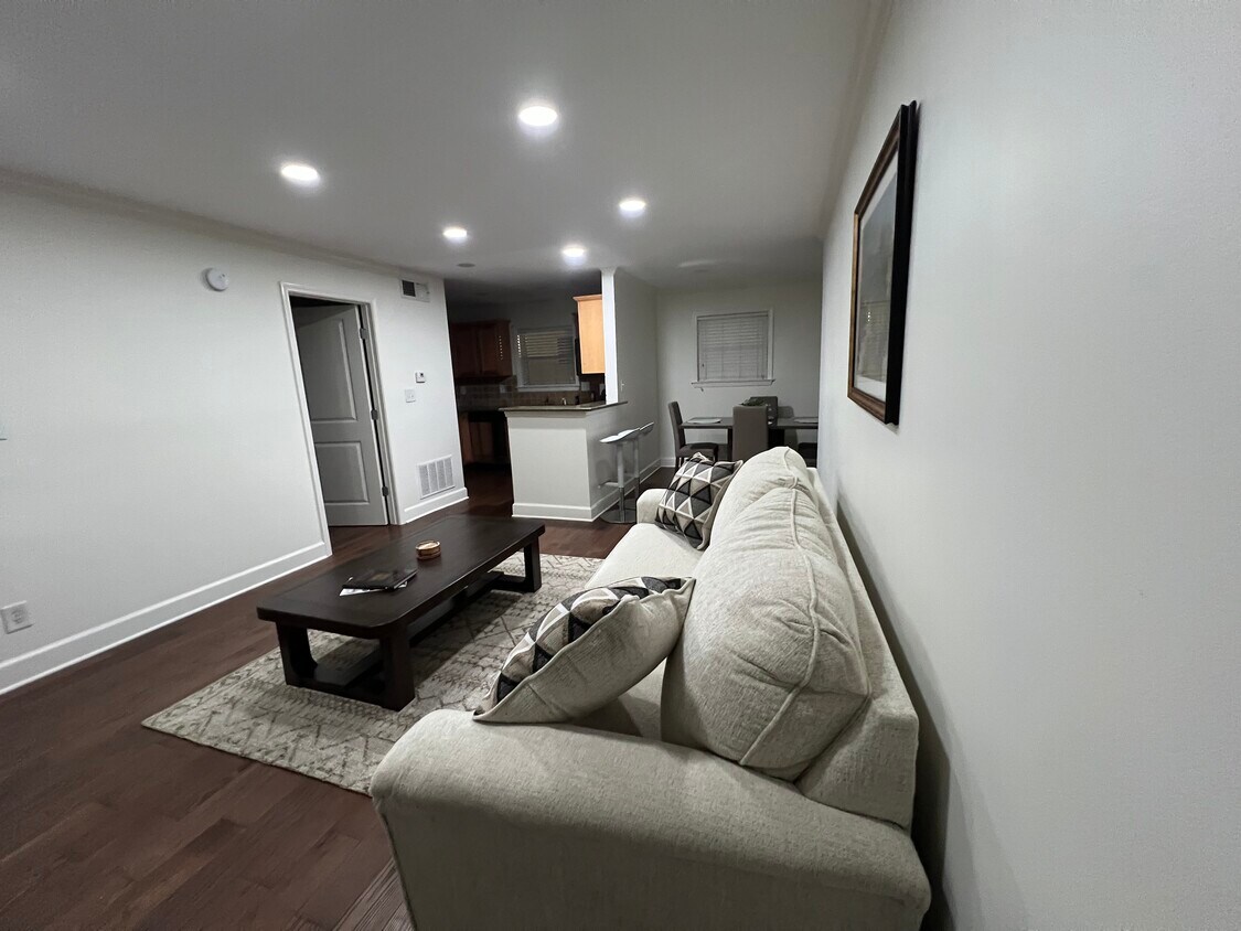 Foto principal - 48 Peachtree Ave NE