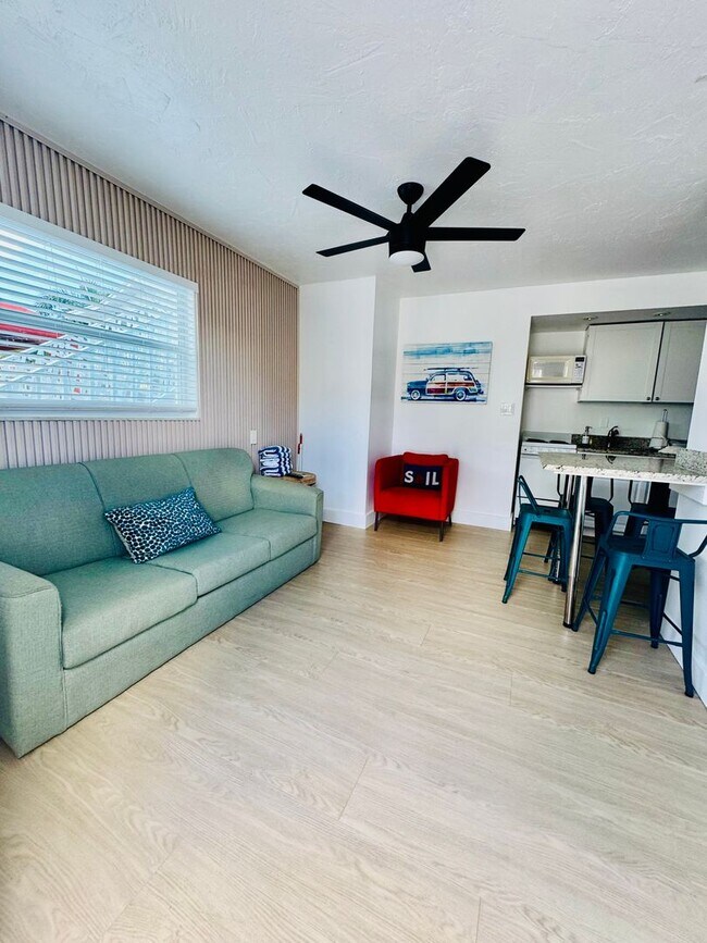 Building Photo - 6801 Sunset Way