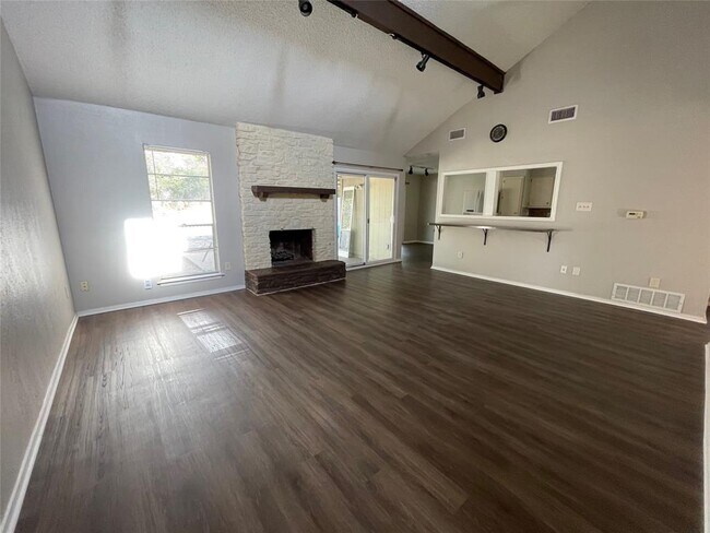 Foto del edificio - 412 Blue Valley Dr