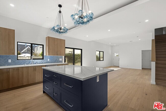 Foto del edificio - 822 N Orange Grove Ave