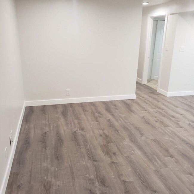Building Photo - 802 E 350 N