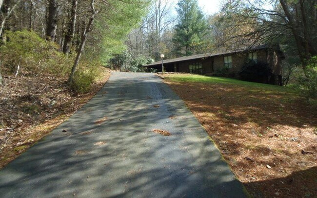 Building Photo - 2741 W US Highway 64