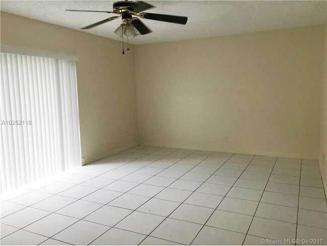 Building Photo - 2546 Camelot Ct