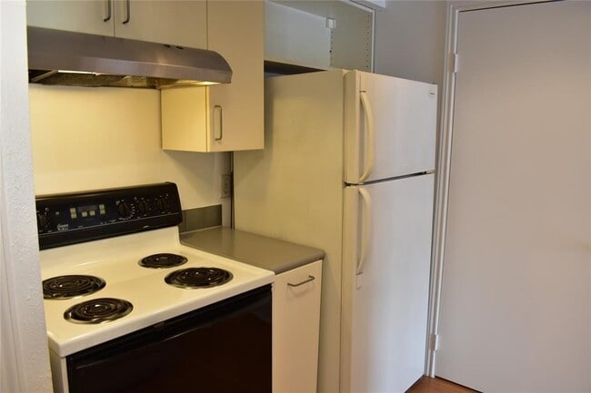 Building Photo - 2425 Underwood St