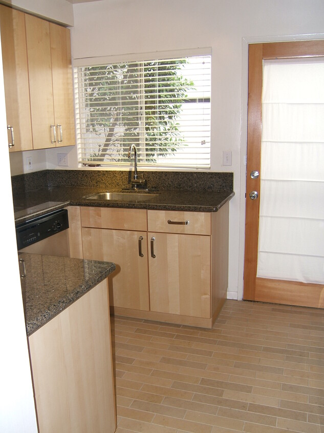 Kitchen - 1359 S Beverly Glen Blvd