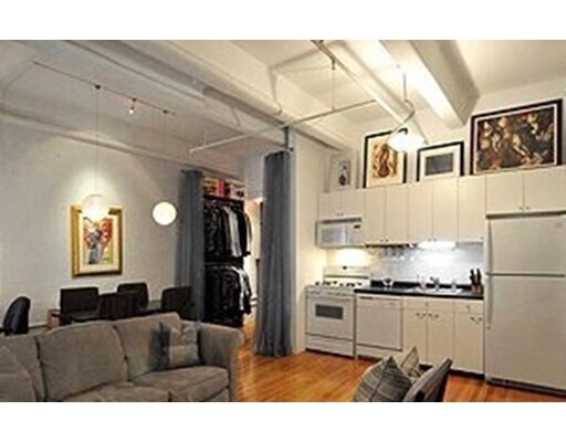 Primary Photo - 42 Chauncy St