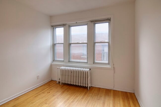 Building Photo - 3495 Av. Van Horne