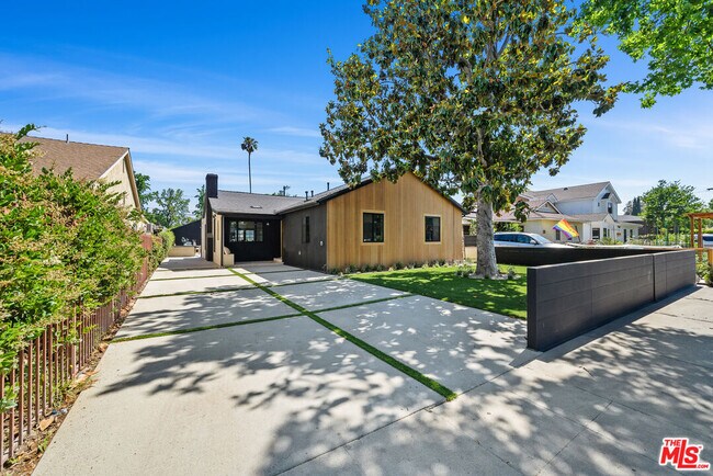 Foto del edificio - 14742 Weddington St